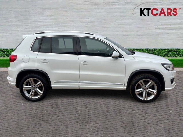 2015 VOLKSWAGEN TIGUAN 2.0 TDI BlueMotion Tech R-Line SUV 5dr Diesel Manual 4WD Euro 5 (s/s) (Nav) (140 ps) - Photo 9