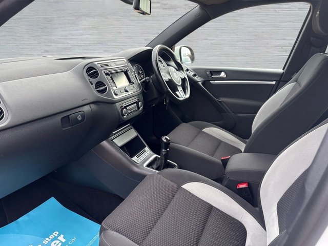 2015 VOLKSWAGEN TIGUAN 2.0 TDI BlueMotion Tech R-Line SUV 5dr Diesel Manual 4WD Euro 5 (s/s) (Nav) (140 ps) - Photo 3