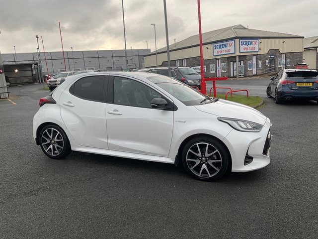 2021 TOYOTA YARIS - Photo 3