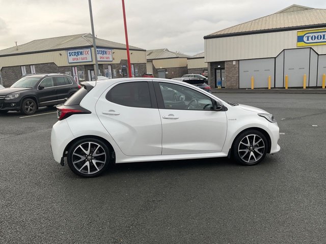 2021 TOYOTA YARIS - Photo 5