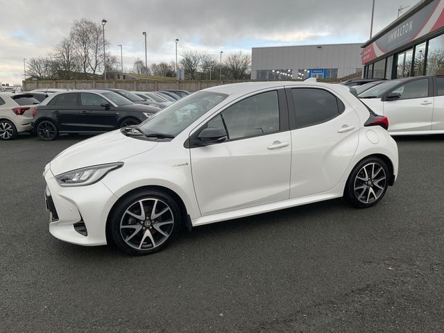 2021 TOYOTA YARIS - Photo 8