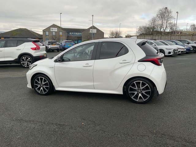 2021 TOYOTA YARIS - Photo 10