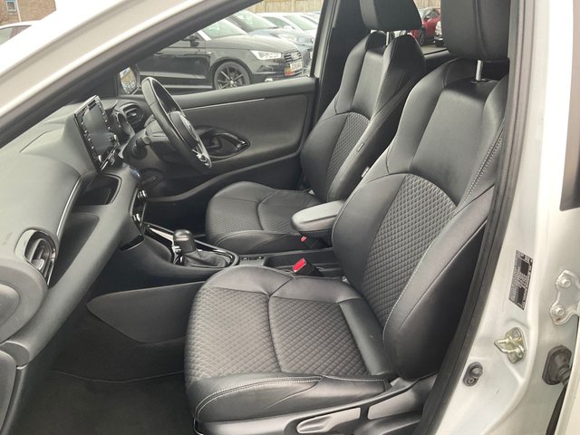 2021 TOYOTA YARIS - Photo 11