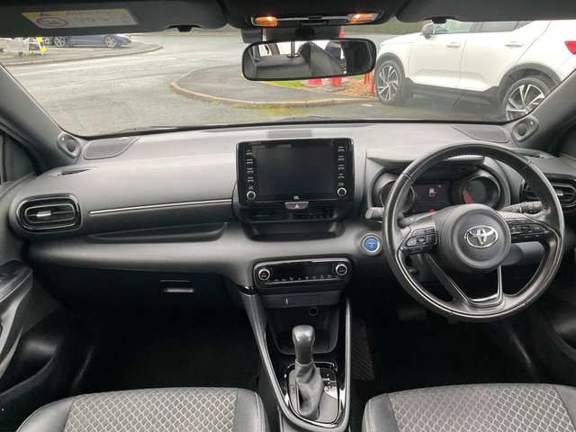 2021 TOYOTA YARIS - Photo 9