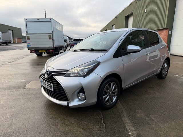 2015 TOYOTA YARIS - Photo 5