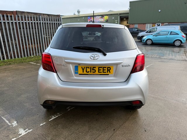 2015 TOYOTA YARIS - Photo 7