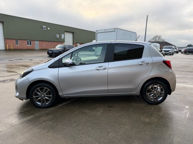 2015 TOYOTA YARIS - Photo 9