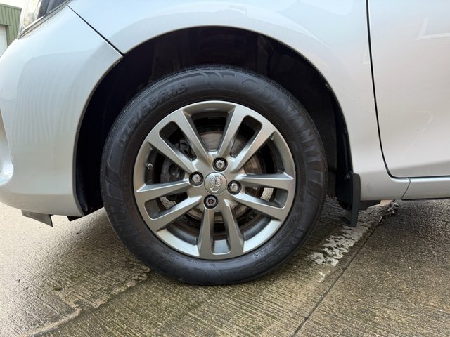 2015 TOYOTA YARIS - Photo 11