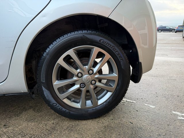 2015 TOYOTA YARIS - Photo 12