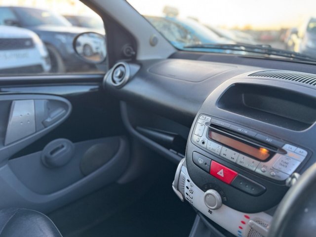 2010 TOYOTA AYGO - Photo 11