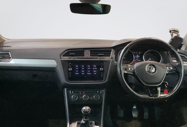 2019 Volkswagen Tiguan 1.5L SE Navigation 5dr - Photo 3