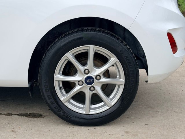 2019 Ford Fiesta 1.1L Zetec 3dr - Photo 11