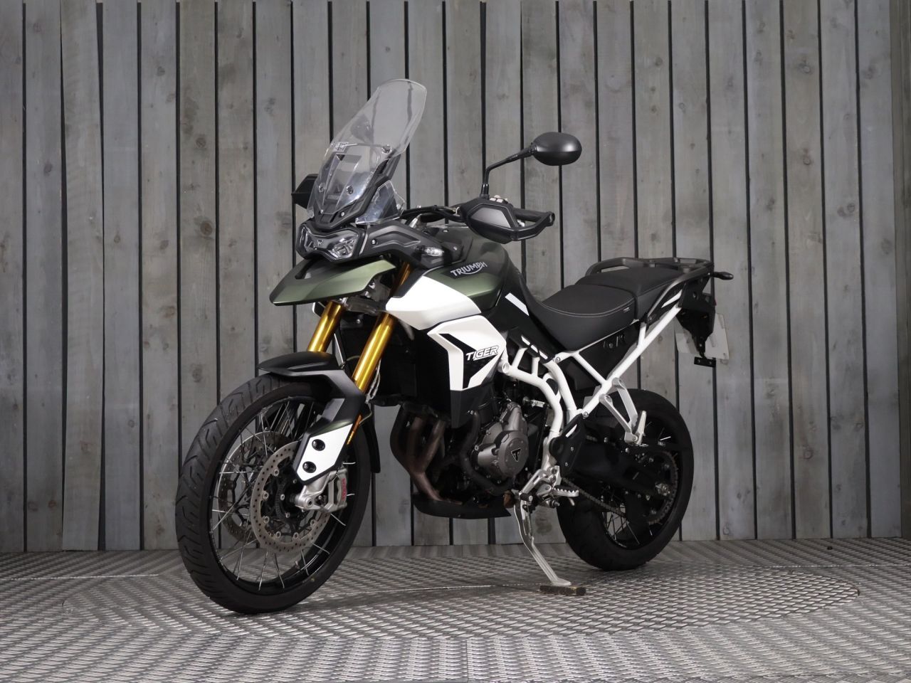 TRIUMPH TIGER 900