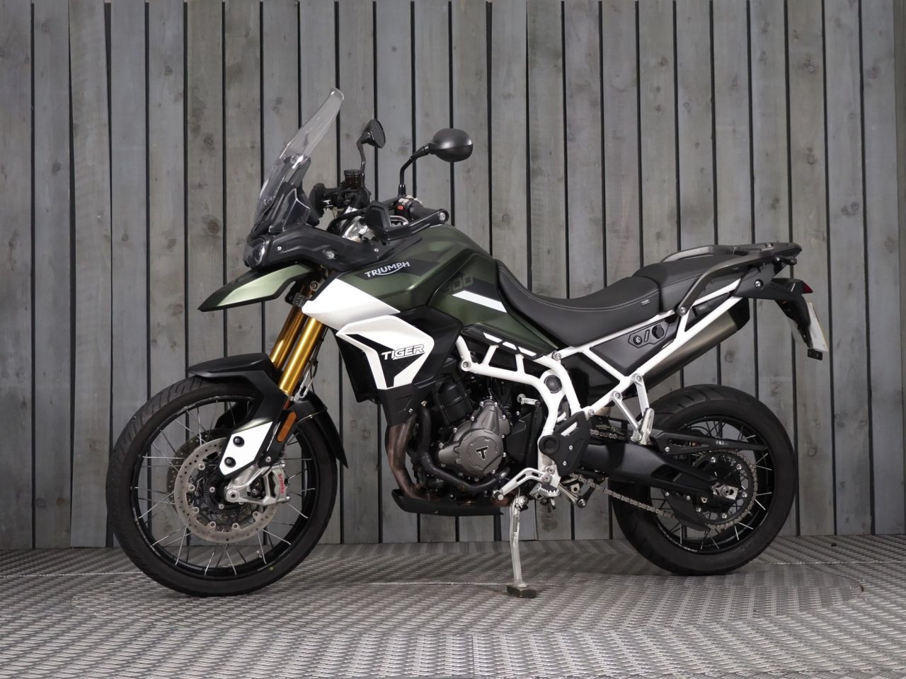 TRIUMPH TIGER 900