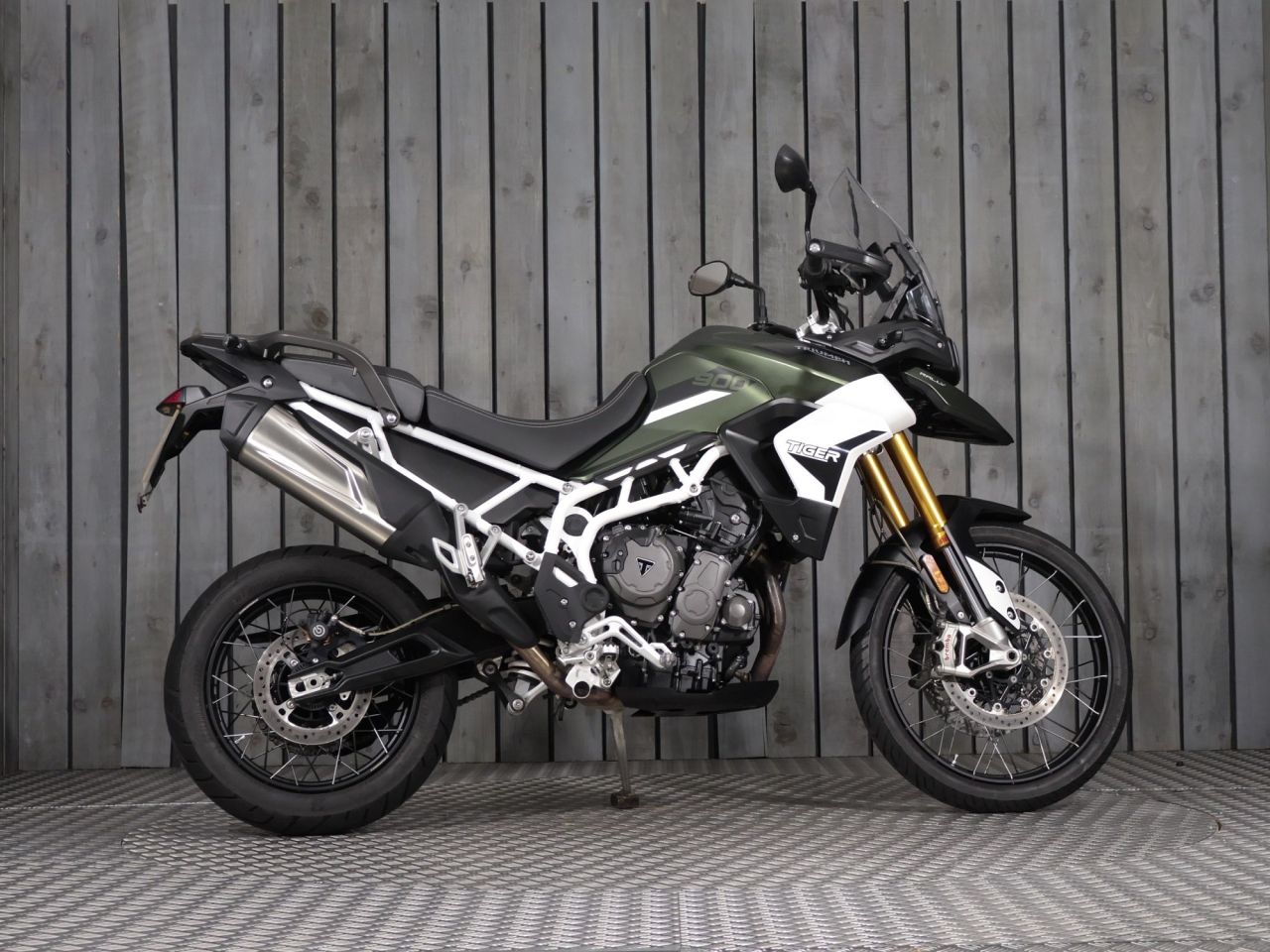 TRIUMPH TIGER 900