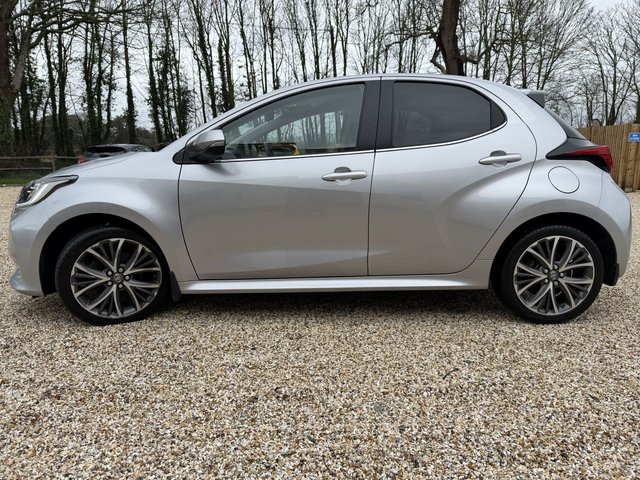 2021 TOYOTA YARIS - Photo 9