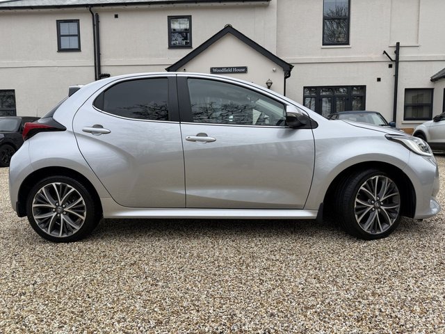 2021 TOYOTA YARIS - Photo 7