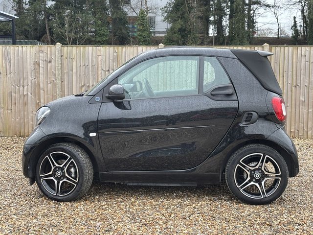 2021 SMART FORTWO - Photo 2