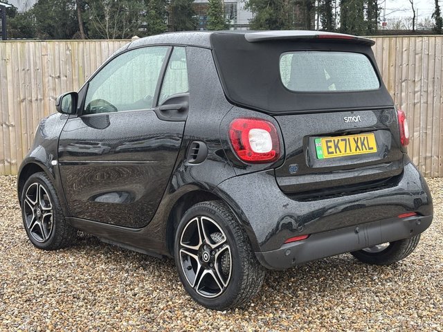 2021 SMART FORTWO - Photo 3
