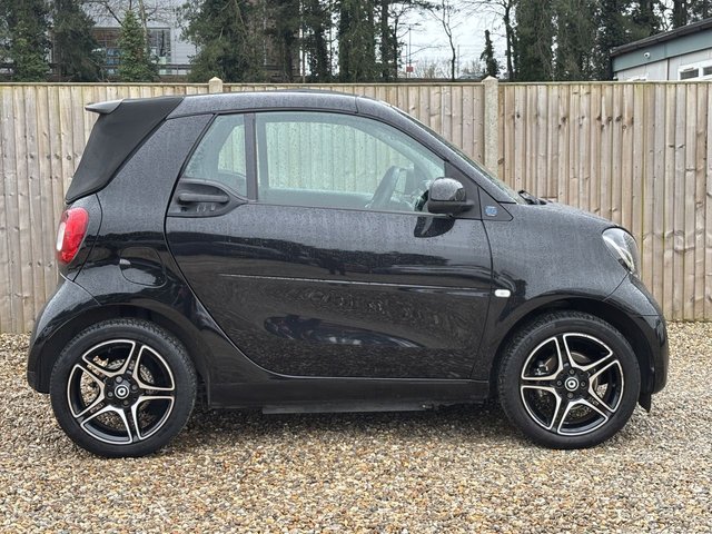 2021 SMART FORTWO - Photo 6