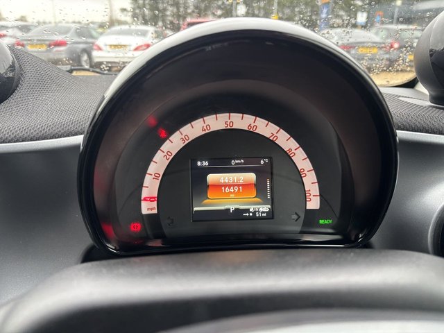 2021 SMART FORTWO - Photo 12