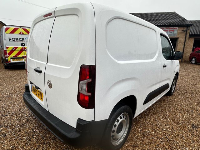 2020 Vauxhall Combo 1.6L Edition 4dr - Photo 4