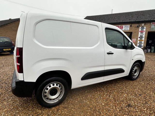 2020 Vauxhall Combo 1.6L Edition 4dr - Photo 5