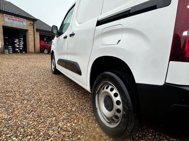 2020 Vauxhall Combo 1.6L Edition 4dr - Photo 8