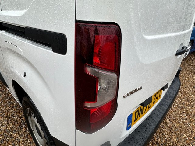 2020 Vauxhall Combo 1.6L Edition 4dr - Photo 12