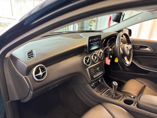 2017 Mercedes-Benz A-Class 1.6L Sport 5dr - Photo 2