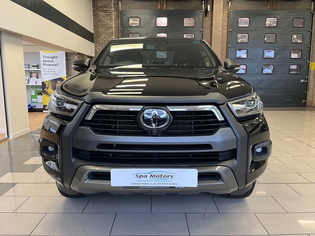2023 Toyota HI-Lux 2.8L Invincible X 4dr - Photo 2