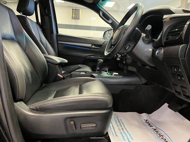 2023 Toyota HI-Lux 2.8L Invincible X 4dr - Photo 8