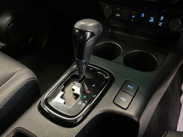 2023 Toyota HI-Lux 2.8L Invincible X 4dr - Photo 9