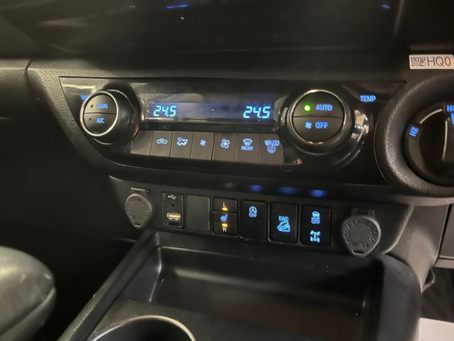2023 Toyota HI-Lux 2.8L Invincible X 4dr - Photo 10