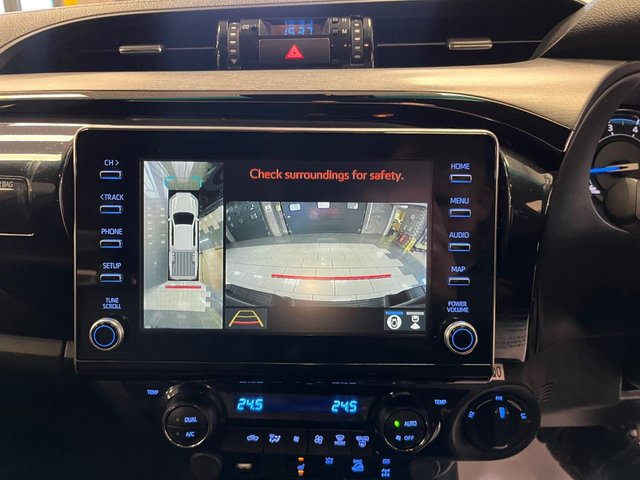 2023 Toyota HI-Lux 2.8L Invincible X 4dr - Photo 12