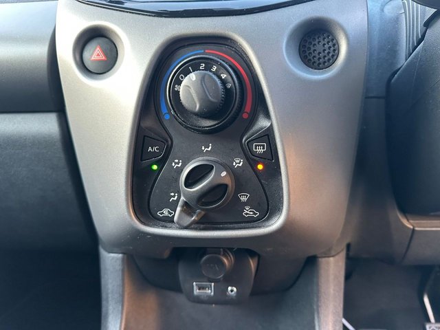 2020 TOYOTA AYGO 1.0 VVT-i x-play Hatchback 5dr Petrol Manual Euro 6 (Safety Sense) (71 ps) - Photo 10