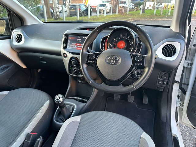 2020 TOYOTA AYGO 1.0 VVT-i x-play Hatchback 5dr Petrol Manual Euro 6 (Safety Sense) (71 ps) - Photo 11
