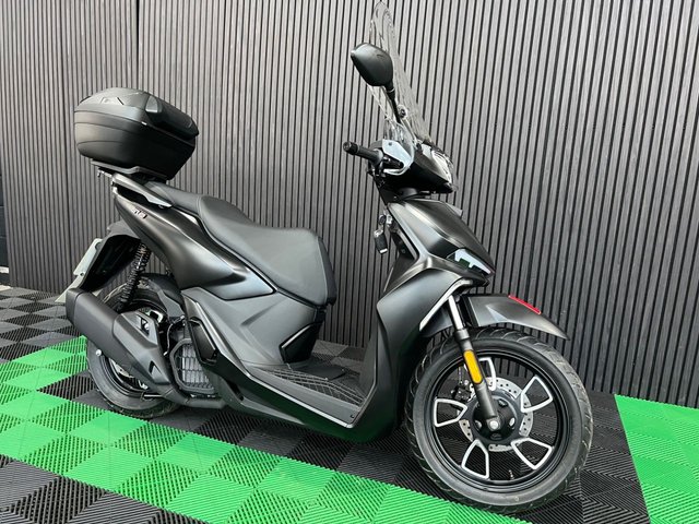 View our VOGE SR16
