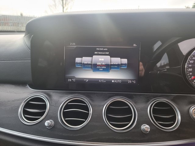 2016 MERCEDES-BENZ E-CLASS 2.0 E220d AMG Line (Premium) Saloon 4dr Diesel G-Tronic+ Euro 6 (s/s) (194 ps) - Photo 12