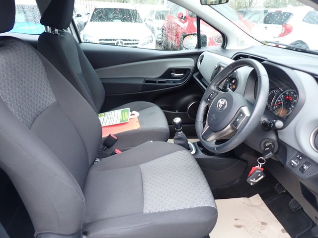 2014 TOYOTA YARIS - Photo 9