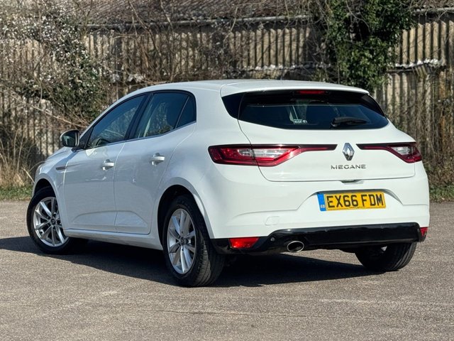 2016 Renault Megane 1.2L Dynamique Nav 5dr - Photo 2