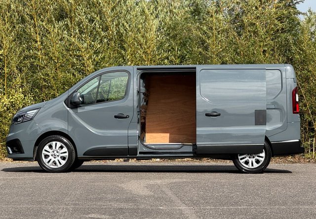 View our RENAULT TRAFIC