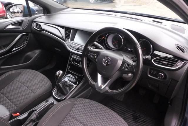 2017 VAUXHALL ASTRA - Photo 4