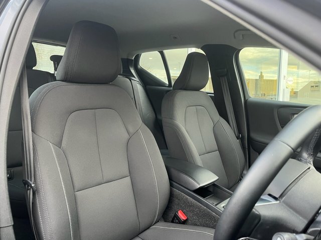 2021 VOLVO XC40 2021 1.5h T4 Recharge 10.7kWh Inscription Expression SUV 5dr Petrol Plug-in Hybrid Auto Euro 6 (s/s) (211 ps) - Photo 4