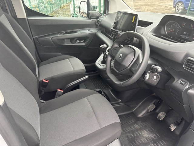 2023 Peugeot Partner 1.5L Professional Premium + 5dr - Photo 12