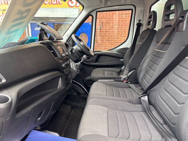 2024 IVECO DAILY £25995 + VAT 35-140 GAH FRIDGE BOX VAN 18OOO MLS A/C 1 OWNER - Photo 5