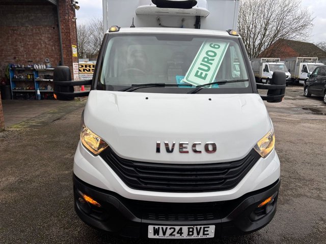 2024 IVECO DAILY £25995 + VAT 35-140 GAH FRIDGE BOX VAN 18OOO MLS A/C 1 OWNER - Photo 3