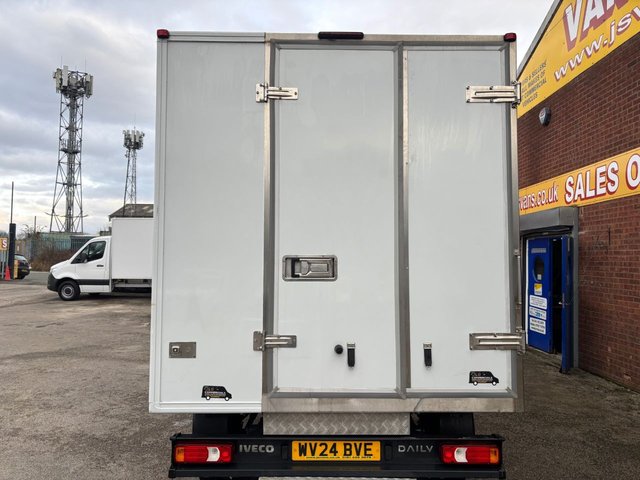 2024 IVECO DAILY £25995 + VAT 35-140 GAH FRIDGE BOX VAN 18OOO MLS A/C 1 OWNER - Photo 4