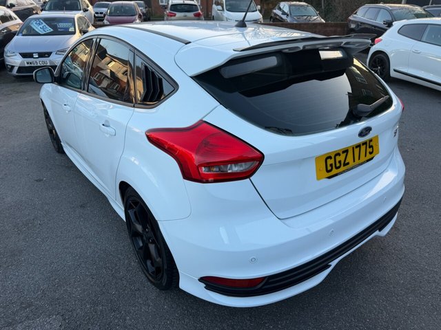 2017 Ford Focus 2L St-3 5dr - Photo 6