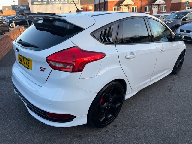 2017 Ford Focus 2L St-3 5dr - Photo 11